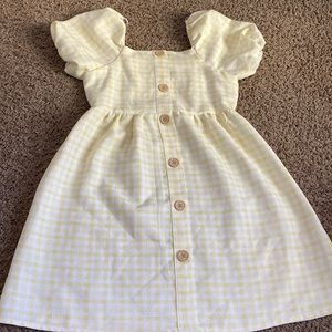 GB Girls (Dillard’s) yellow spring dress cinched back. Buttons along middle